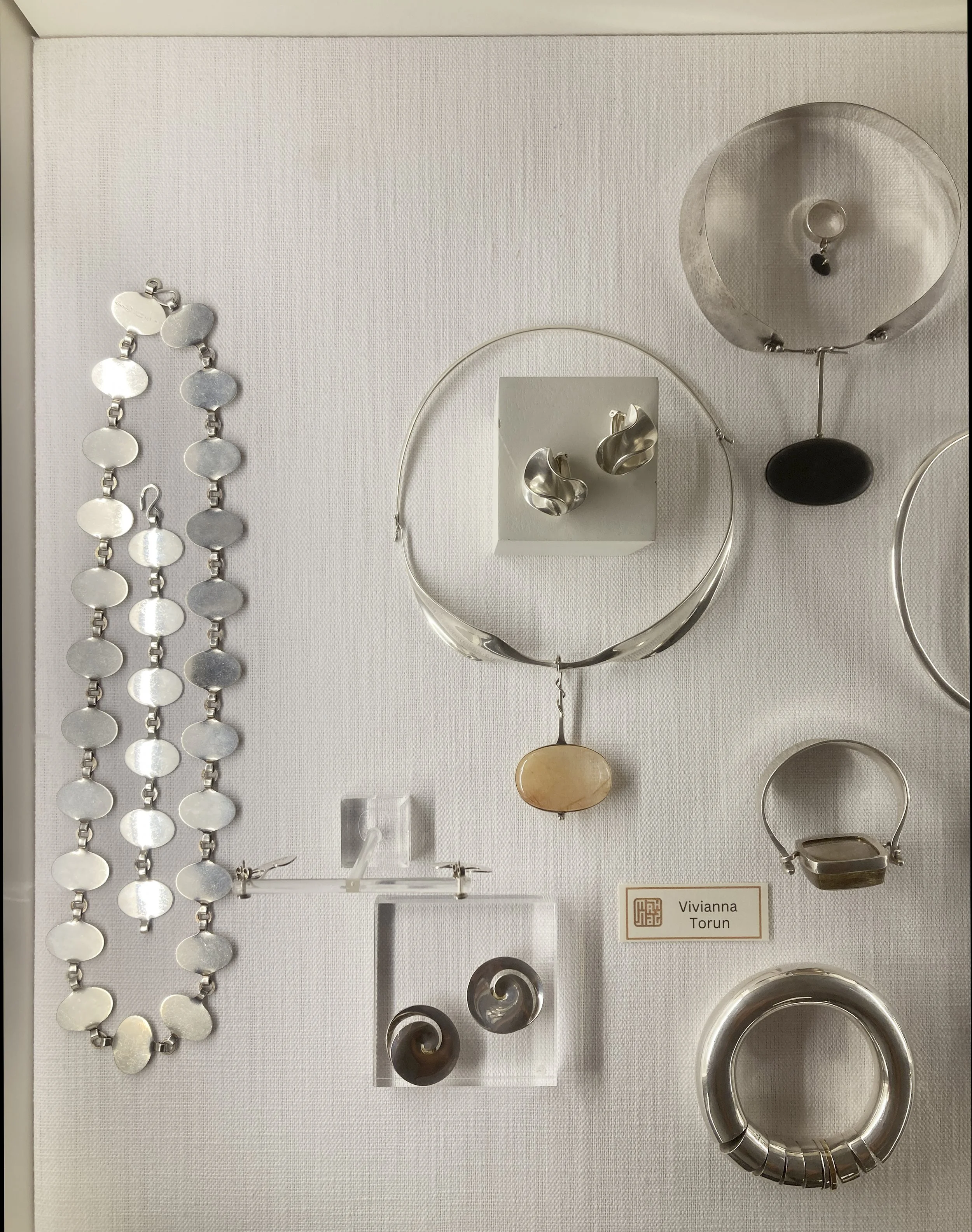 Meditations on Modernism: Thirty Years of Jewelry Design by